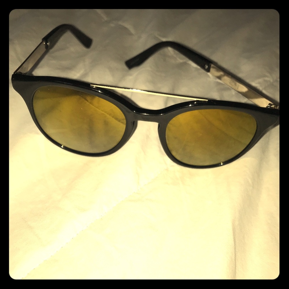 Trendy Oscar De La Renta Mirrored sunnies